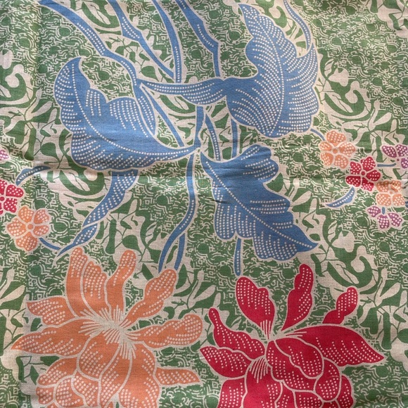 2 yards printed batik fabric/sarong, pale green w/floral print - Picture 5 of 9
